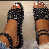 Sale 🚨🚨🚨Spiked sandals with buckle